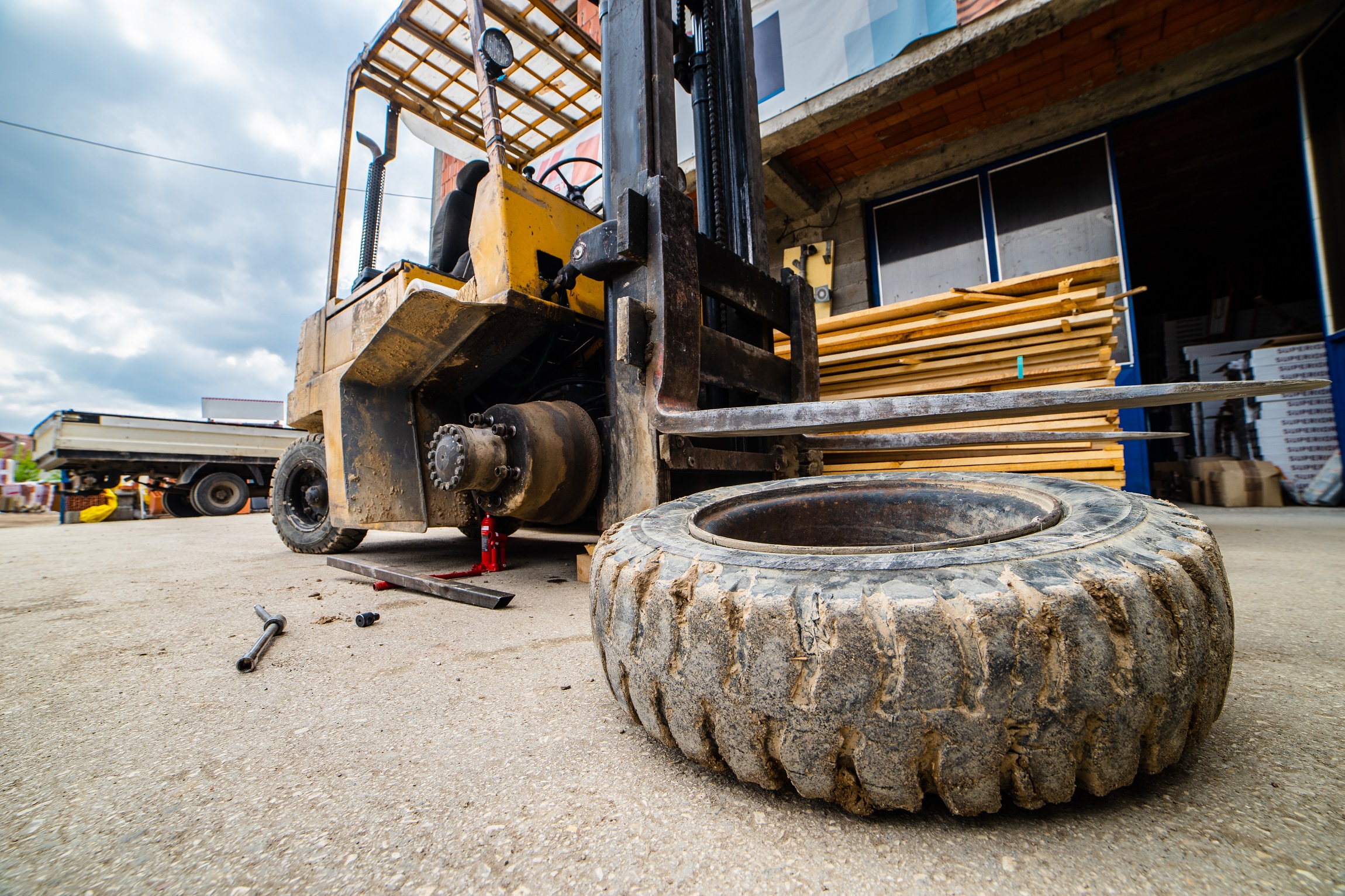 Forklift - Apex Companies