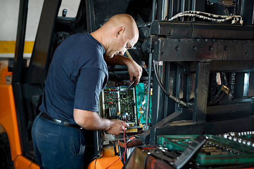Forklift Lifespan Maintenance - Apex Companies