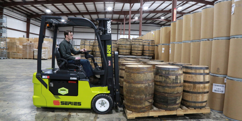 Long-term forklift rental - Apex Companies