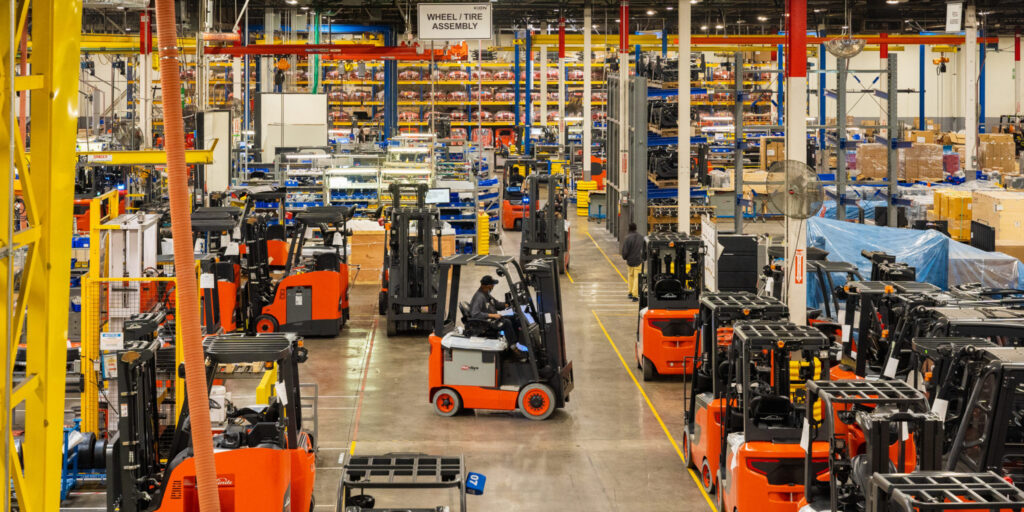 Forklift Fleet Management | Apex Companies