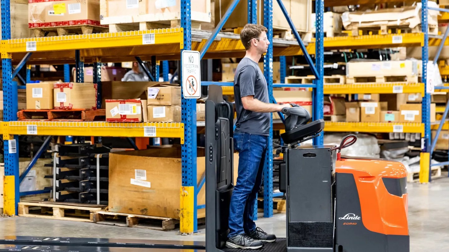 Rider Pallet Trucks | Apex Companies