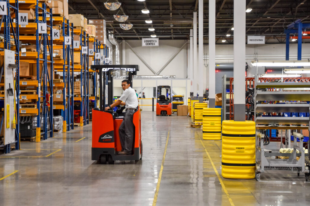 ELECTRIC Stand Up COUNTERBALANCE FORKLIFTS - Apex Companies
